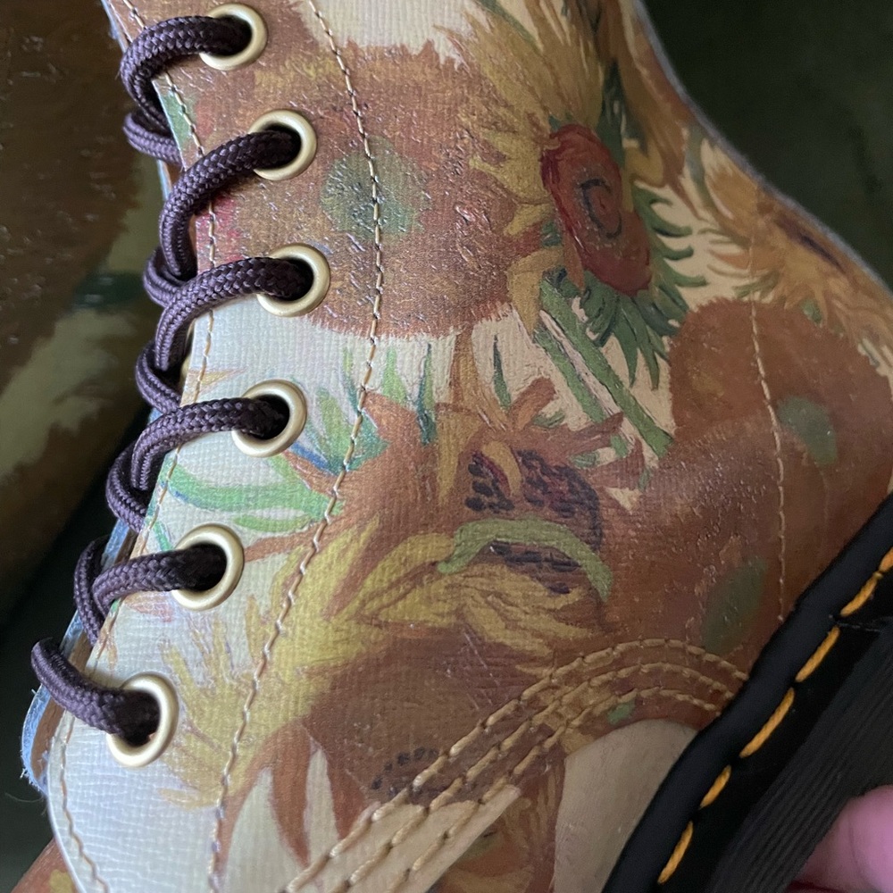 Rare Limited Edition Van Gogh Sunflower Dr. Martens - Picture 2 of 9